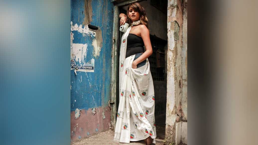 সাজগোজের সূত্রে কথা হল ডিজ়াইনার অভিষেক দত্তের সঙ্গে। বাংলার ঐতিহ্যকে টিকিয়ে রাখা, কমবয়সিদের মধ্যে ফের শাড়ির সাজ ফিরিয়ে আনা, হারিয়ে যাওয়া নানা ধরনের শাড়িকে ফ্যাশনে ফিরিয়ে আনা—এটা খুব জরুরি।