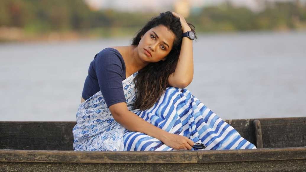 প্রিয় জনের সঙ্গে একান্তে ঘণ্টাঘানেক নৌকাবিহার কিংবা এক দিন সাবধানতা মেনে রেস্তরাঁয় খেতে যাওয়া, সঙ্গী হোক অর্গানিক কটনের শাড়ি, বলছেন পারমিতা। শাড়ি এবং নারীর সেই আদি অকৃত্রিম সম্পর্ক। তাই এ সম্পর্ককে পুজোর সময় আরও একটু ঝালিয়ে নেওয়া আর কী।