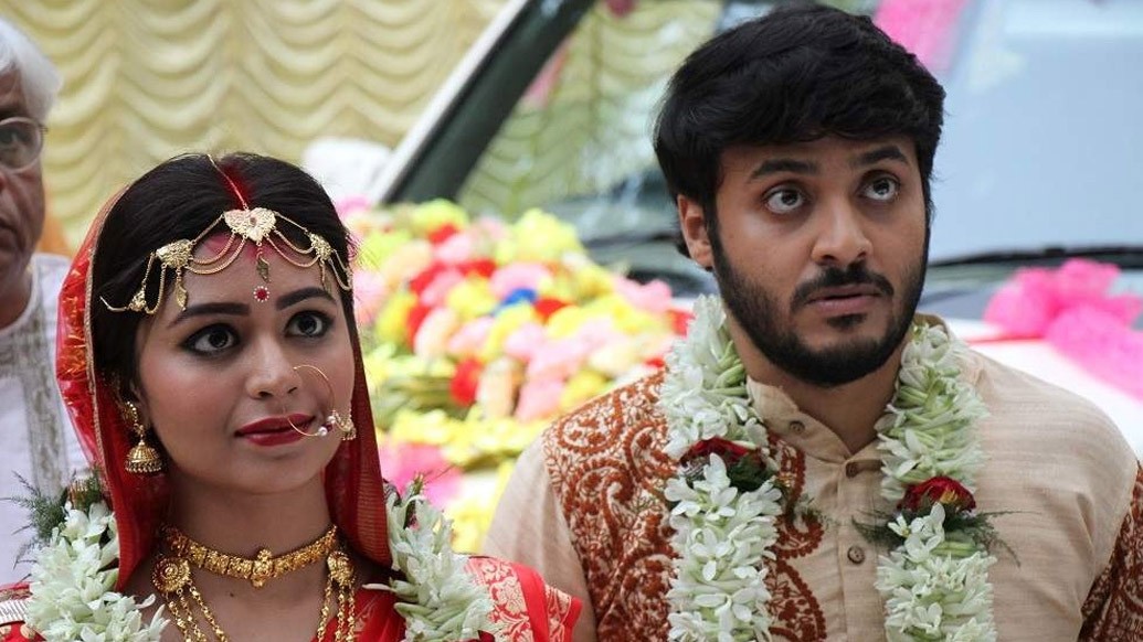 শিবপ্রসাদ জানালেন, “লকডাউনের সময়ে অনলাইনে এই ছবিটির মুক্তির জন্য আমার কাছে কিন্তু বেশ কয়েক বার অফার এসেছিল। আমি তাঁদের বলেছিলাম আমার ছেলেমেয়েরা অনেক কষ্ট করে ছবিটা বানিয়েছে। হল খুললে তাতেই আবার রিলিজ করতে দিন ছবি।” অবশেষে তাই হচ্ছে। পুজোর আবহে ঋতাভরীর ‘দশহাত’ এবং ‘ব্রহ্মা জানেন’।