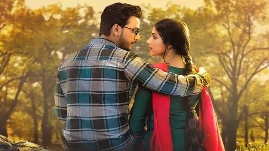 সুরিন্দর ফিল্মসের ডবল ধামাকা। এক দিকে মুক্তি পাচ্ছে ‘রক্তরহস্য’। অন্য দিকে, ‘লভ স্টোরি’। অভিনয়ে বনি সেনগুপ্ত এবং ঋত্বিকা। ছবির মুক্তির কথা ছিল গত বছর পুজোর মরসুমেই। কিন্তু বিশেষ কারণে তা পিছিয়ে যায়। অবশেষে বছরখানেক পরে হলে দেখা যাবে ছবিটি।