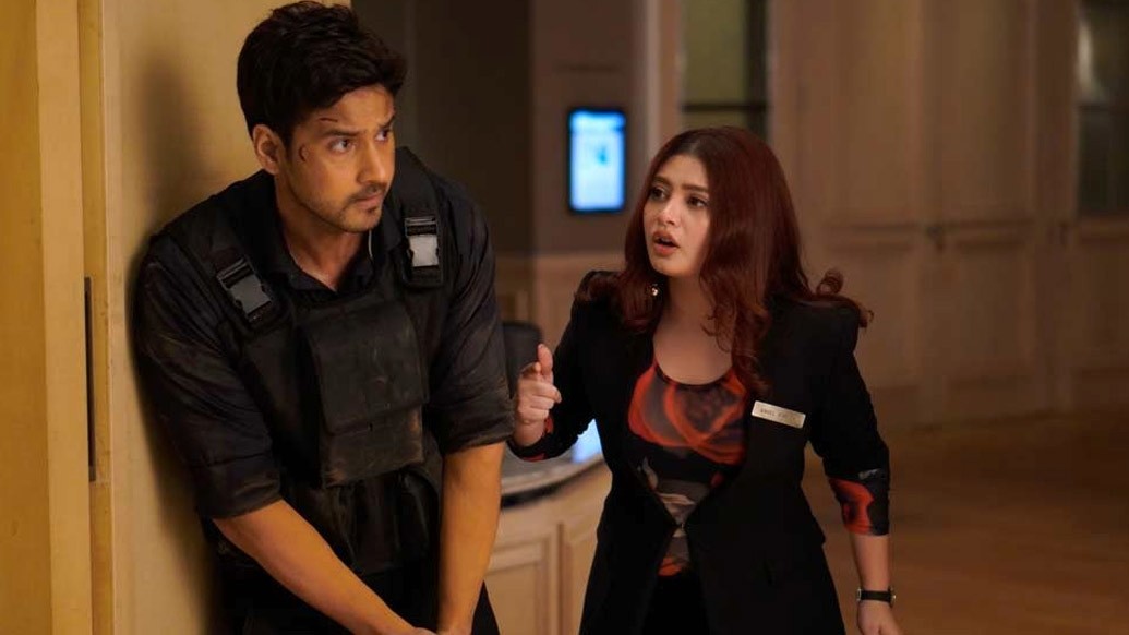 এ বছরের পুজোয় কেল্লাফতে মিমি চক্রবর্তীর। ‘ড্রাকুলা স্যর’ তো আসছেই। সেই সঙ্গেই এ বার পুজোয় মুক্তি পাচ্ছে মিমির আরও একটি ছবি, ‘এসওএস কলকাতা’। শুধু মিমিই নন। ছবিতে রয়েছেন নুসরত জাহান, এনা সাহা এবং যশ দাশগুপ্তর মতো শিল্পীরাও। এই ছবিতেই প্রথম প্রযোজক হিসেবে আত্মপ্রকাশ করছেন এনা।