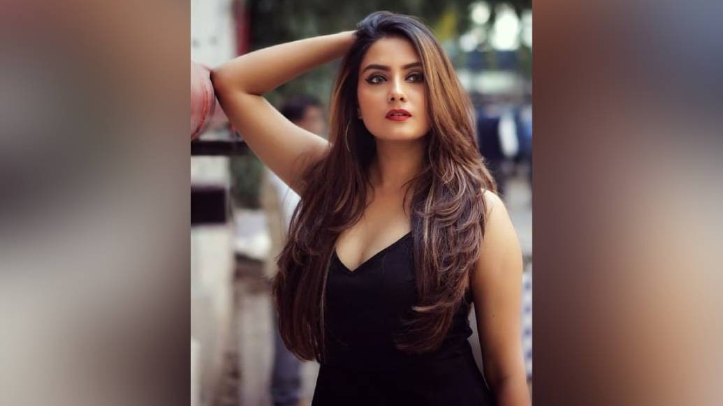 ছিলেন আইআইটি খড়গপুরের রিসার্চ অ্যাসিস্ট্যান্ট, হয়ে গেলেন টলিউডের পরিচিত মডেল। কেরিয়ারের শুরু আনন্দবাজারেরই ‘সানন্দা’ পত্রিকা থেকে। শুরুতে রিসার্চ এবং মডেলিং একসঙ্গে চালালেও এখন পাকাপাকি ভাবে মডেলিংই পেশা তরুণিমা চক্রবর্তীর।