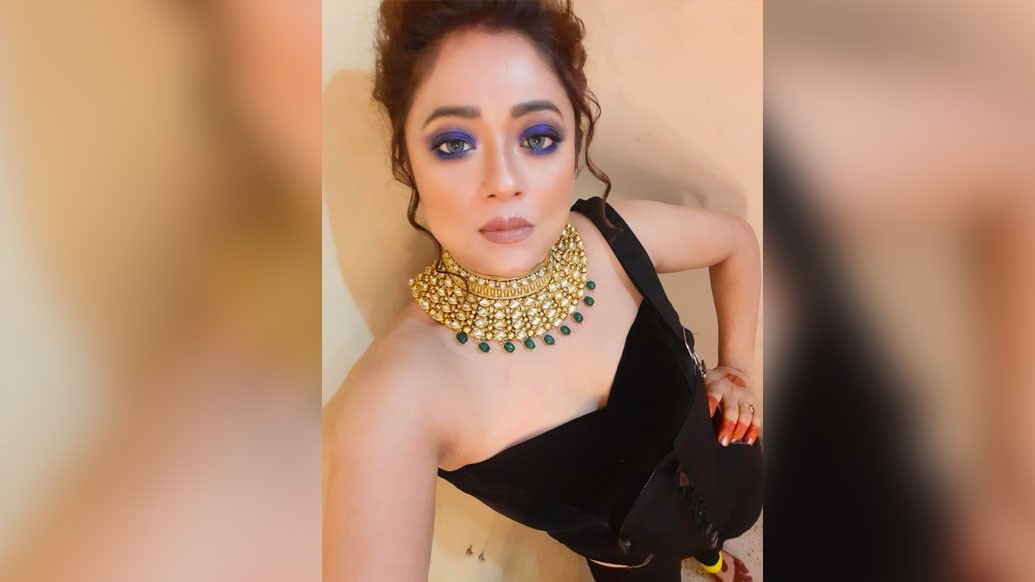 কোমর বেঁধে নামছেন তিনি। ছকে ফেলেছেন প্ল্যানও। এই রূপাঞ্জনা আগের থেকে আলাদা। এই রূপাঞ্জনা নিজেকে ভালবাসতে জানে। ভাল থাকতে জানে।