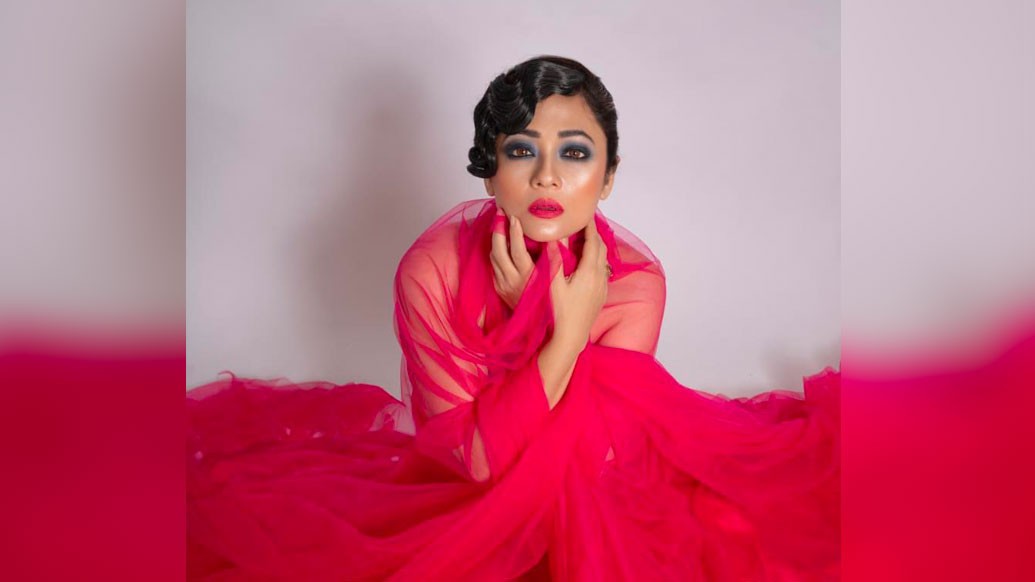 রূপাঞ্জনার কথায়, মোটেই সহজ ছিল না। তিনি সিঙ্গল মাদার। একা হাতে সংসার আর ছেলের দায়িত্ব, আশপাশে উড়ে আসা উটকো মন্তব্য। তবু এরই মধ্যে হঠাৎ করেই নিজেকে নতুন ভাবে আবিষ্কার করে ফেলেছেন তিনি।