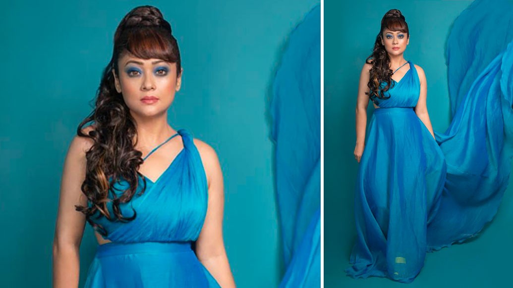 বলছিলেন, এত দিন অন্তরালে থাকাই পছন্দ ছিল তাঁর। সাবেক শাড়ি, গা ঠাসা গয়না। এখন তাঁর রোজনামচায় ঢুকে পড়েছে ওয়ার্ক আউট এবং কম ক্যালোরির ডায়েট। তাঁর টোনড বডি আর বডি হাগিং পোশাক এ বার পুজোয় হিট।