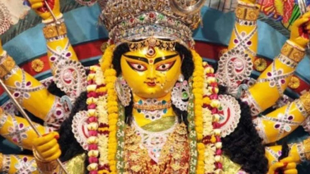 ১৭৯০ সাল নাগাদ কলকাতার কাছে হুগলির গুপ্তিপাড়ায় ১২ জন ব্যক্তি প্রথম একজোট হয়ে একটি পুজোর আয়োজন করেন। সেখানেই সূত্রপাত আজকের বারোয়ারি পুজোর।