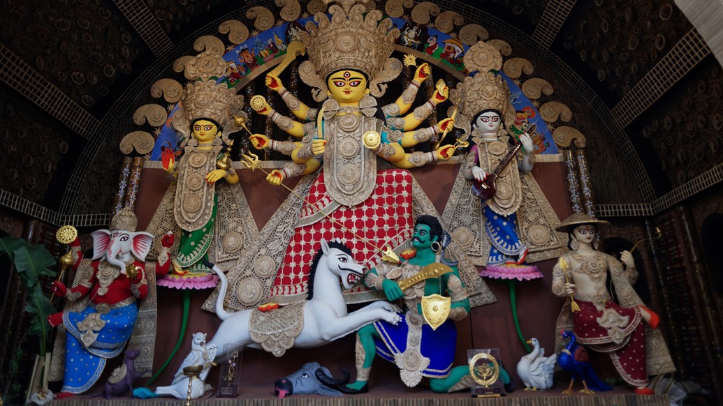 দুর্গোৎসব আসলে ধনী-দরিদ্র, ধর্ম-জাত নির্বিশেষে সবাইকে একসঙ্গে নিয়ে চলার বার্তা-যে কোনও শুভশক্তির আবাহনে যা সব সময় জরুরি। এই শারদোৎসবও বয়ে আনুক শান্তির বার্তা। (তথ্য- মার্কণ্ডেয় পুরাণ, অগ্নিপুরাণ, কবিকঙ্কন চণ্ডী, চিত্রা দেবের মহিলাদের চোখে দুর্গাপুজো, অগ্নিপুরাণ, সন্ধ্যাকর নন্দীর রামচরিত, টি গোপীনাথরাও-এলিমেন্টস অব হিন্দু আইকনোগ্রাফি)