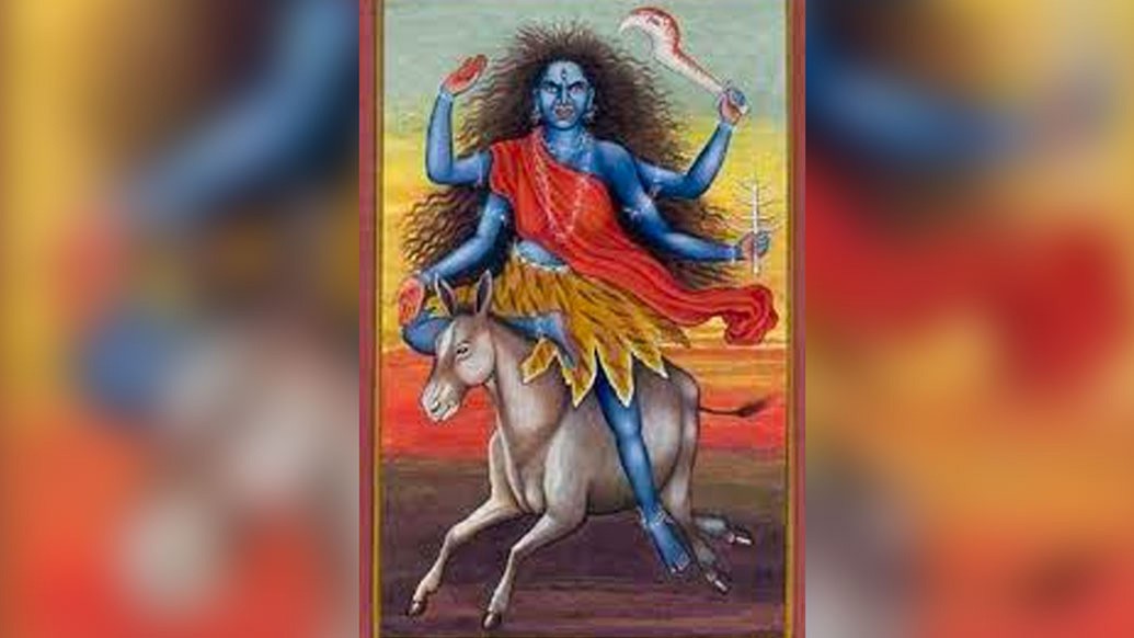 দুর্গার ভয়ঙ্করতম অবতার কালরাত্রি পূজিত হয় সপ্তম রাত্রে। কালরাত্রি শব্দের অর্থ হল মৃত্যুর রাত। ঘোর কৃষ্ণবর্ণ এই রূপে তিনি বধ করেছিলেন শুম্ভ ও নিশুম্ভকে।