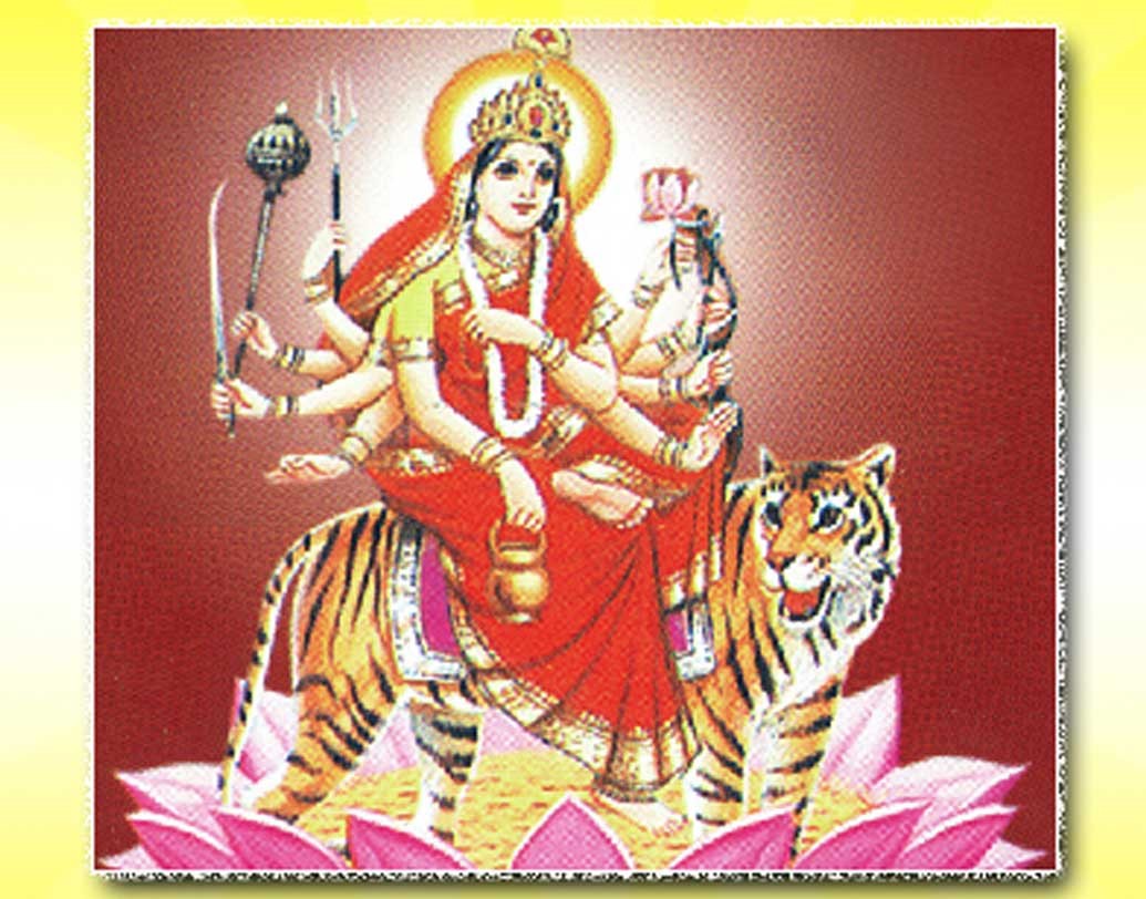 তৃতীয়ায় মা দুর্গা চন্দ্রঘণ্টরূপী হন। সাহসী ও সৌন্দর্যের প্রতীক এই রূপ।