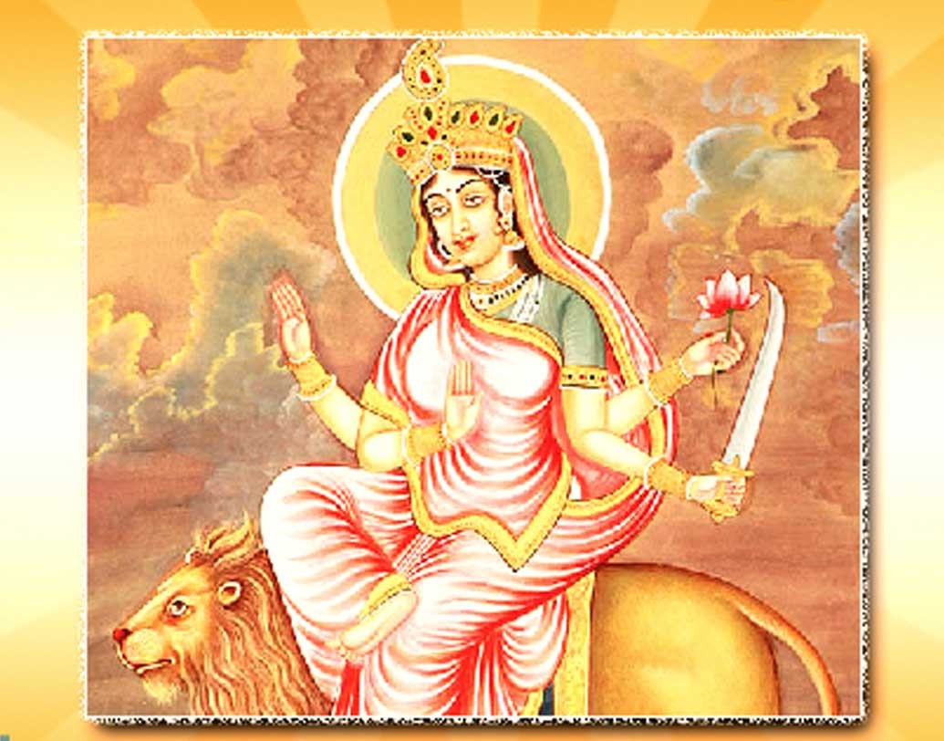 ষষ্ঠীতে দেবী কাত্যায়ণী রূপে পূজিত হন। এই রূপটিতে রয়েছে চারটি হাত ও ত্রিনয়ন। দেবীর বাহন হল সিংহ।