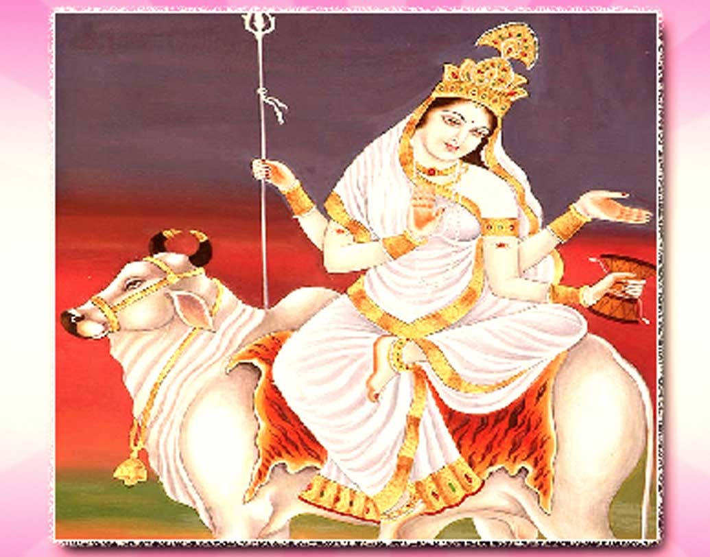 অষ্টমীতে দেবী হন মহাগৌরী। দেবীর এই রূপটি সবচেয়ে সুন্দর।