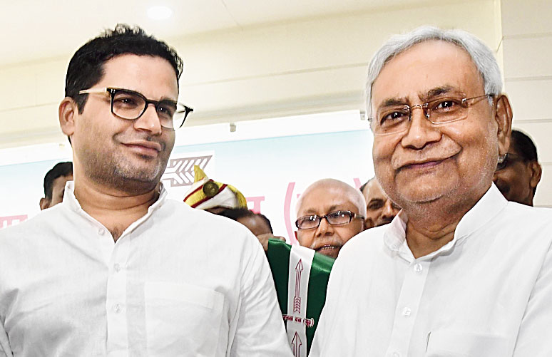 Prashant Kishor with Nitish Kumar at the time of joining the Janata Dal United