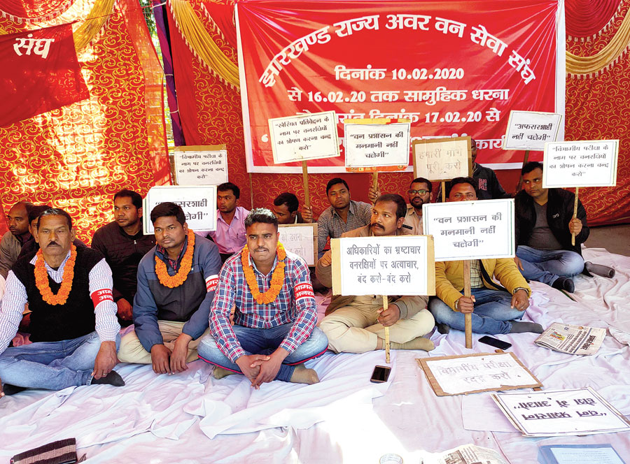 Forest guards on the indefinite hunger strike in front of Raj Bhavan in Ranchi on Monday. 
