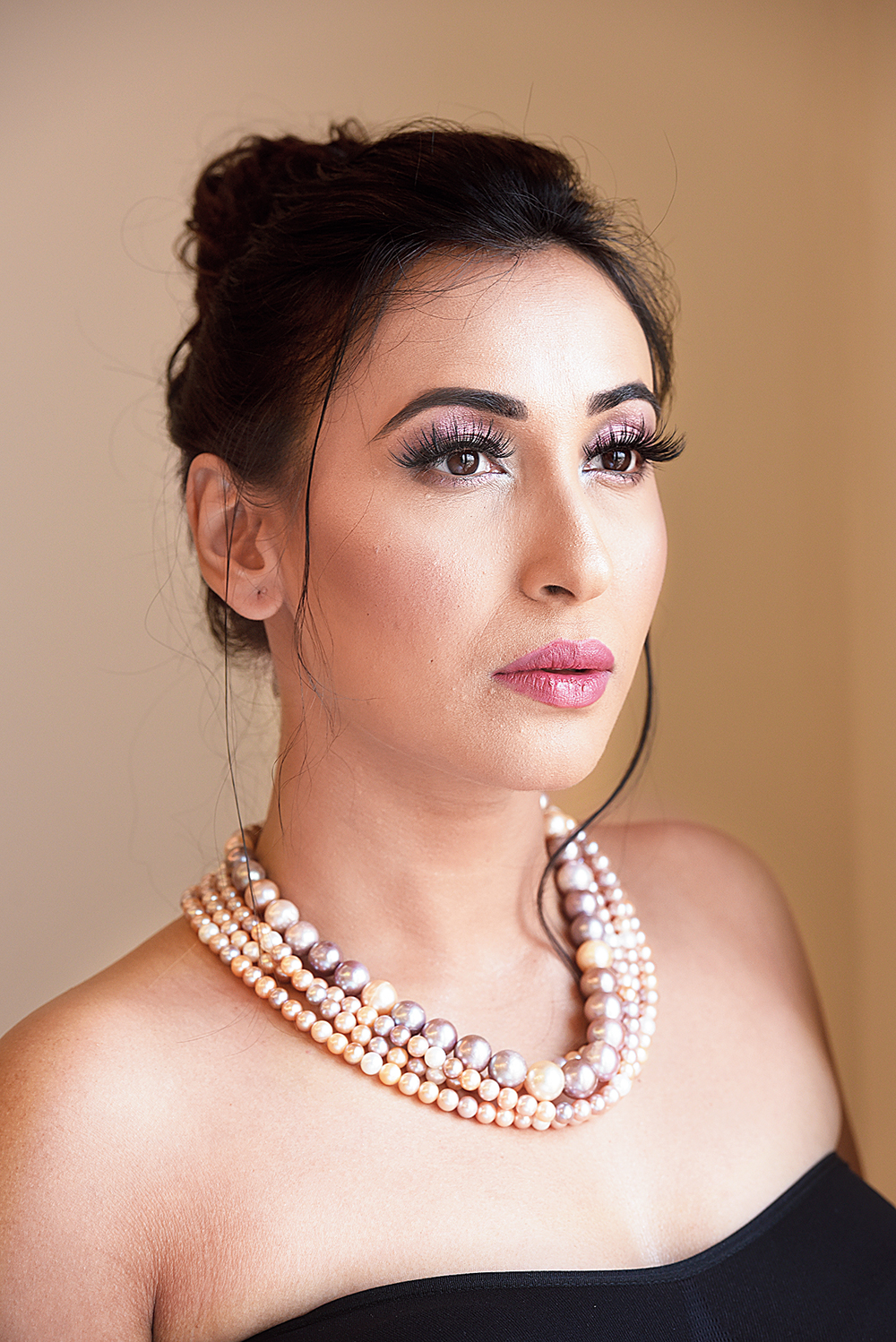 Coco Chanel had once said: “A woman needs ropes and ropes of pearls.” This look with four strings of multicoloured large and small South Sea pearls in shades of pink, peach, ivory and cream makes Sayani look like a diva.