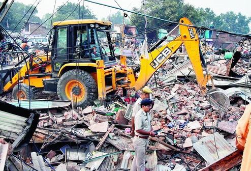 Toddler dies in Delhi slum eviction drive - Telegraph India