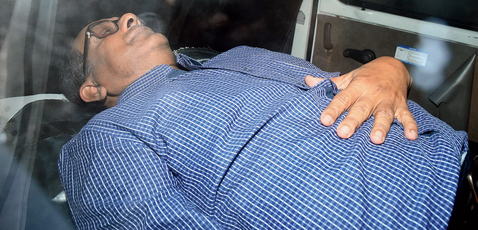 Suranjan Das, vice-chancellor of Jadavpur University, being taken to AMRI Dhakuria after being allegedly assaulted during a scuffle involving two groups of students on the campus on Tuesday.
