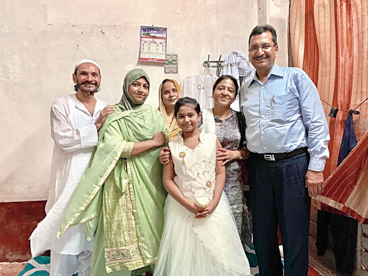 Nirmal Jalan (from right) and his wife Pramila with Faizan’s sister (in front) Farha Naaz and parents, and Ayesha Farheen (in green)