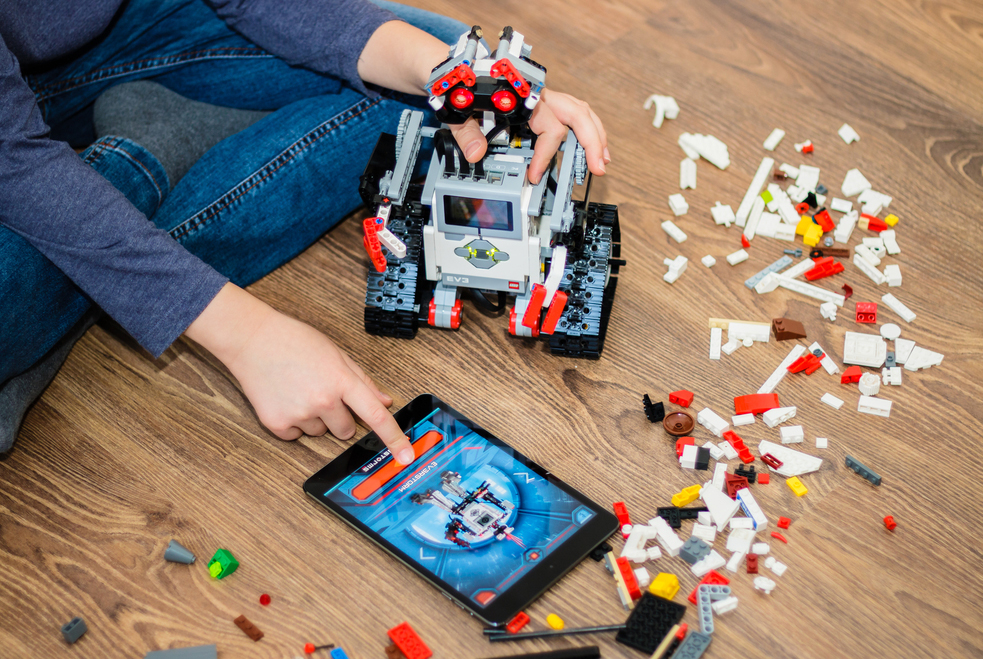Robotics using Legos: Legos are building blocks that need no introduction and, in this workshop, you learn to make robots or machines with them.