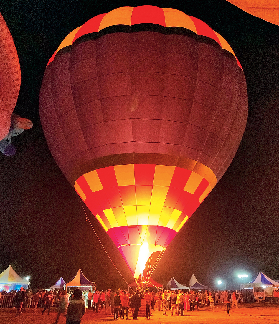 Tethered hot air balloon