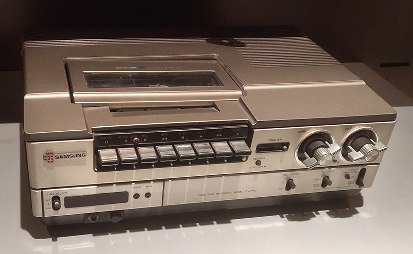 VHS-VTR SV-7700 (1980): Do you remember this, the fourth VTR in the world (top-loading type)?
