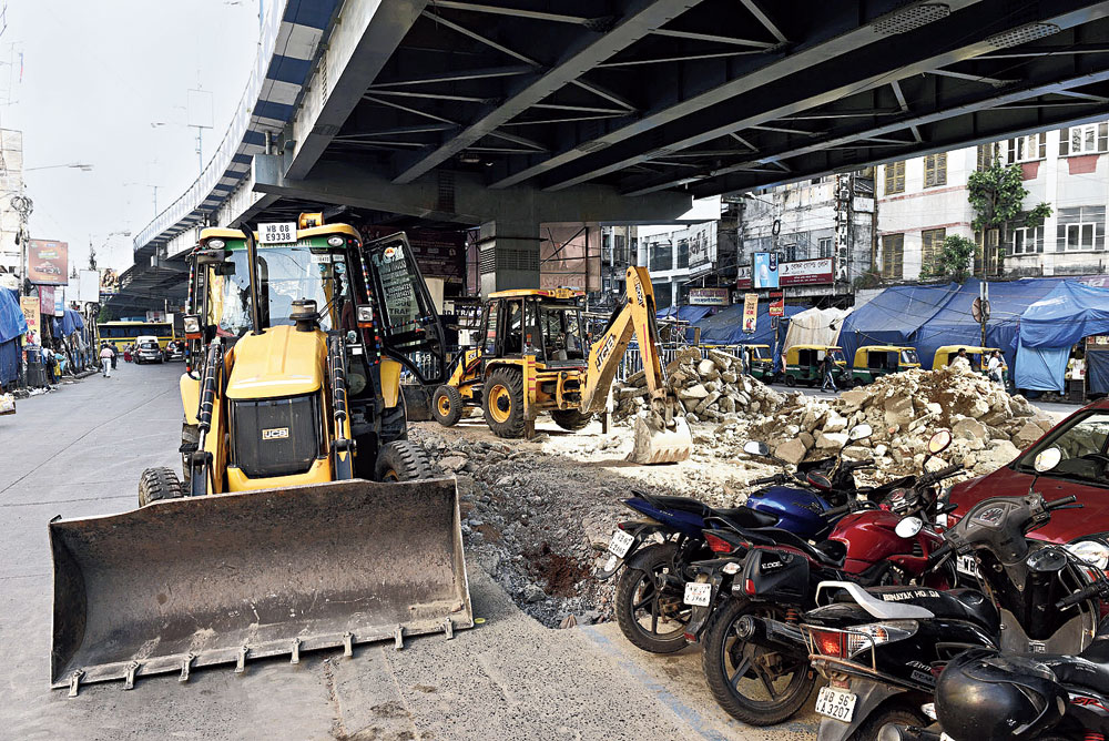 Work in progress to build a three-tier parking facility under the Gariahat flyover. 
