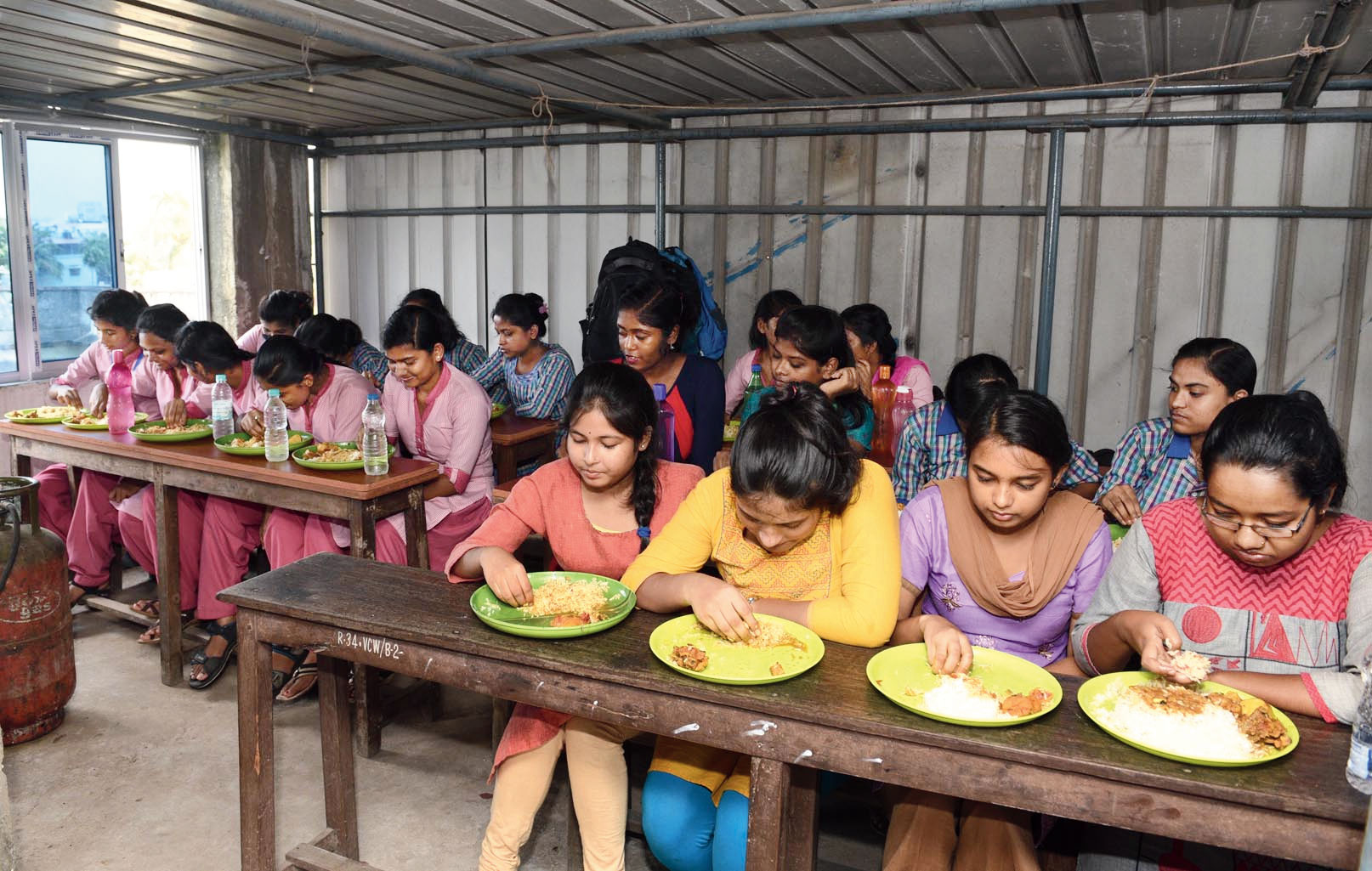 Students have lunch in the college