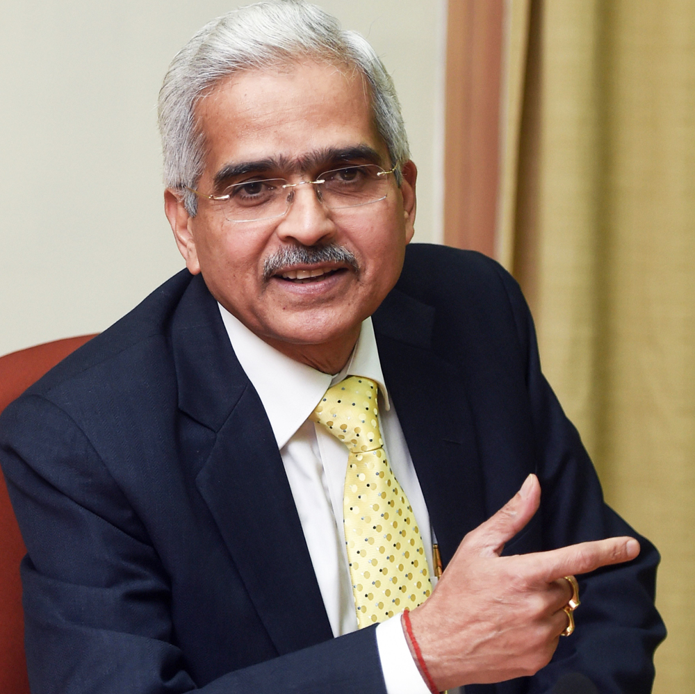 Newly appointed Reserve Bank of India governor Shaktikanta Das interacts with the media at the RBI headquarters in Mumbai on December 12, 2018