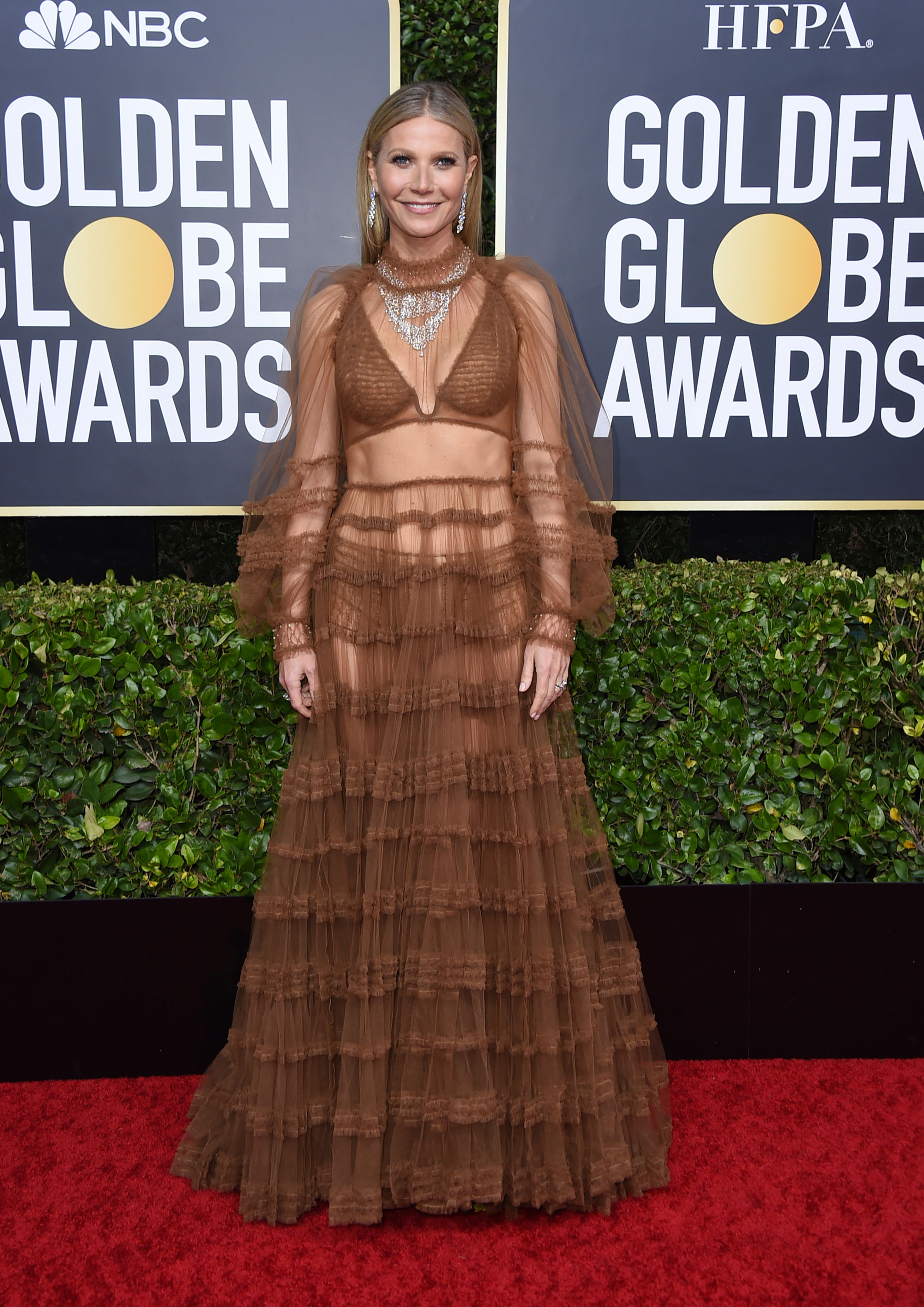Gwyneth Paltrow looked smoking hot in a sheer Fendi gown with ruching. The veteran actress who left little to imagination looked lovely in the caramel outfit that she wore with almost 100 carats of Bulgari diamonds. To rock an almost-see-through outfit without looking tacky is commendable!