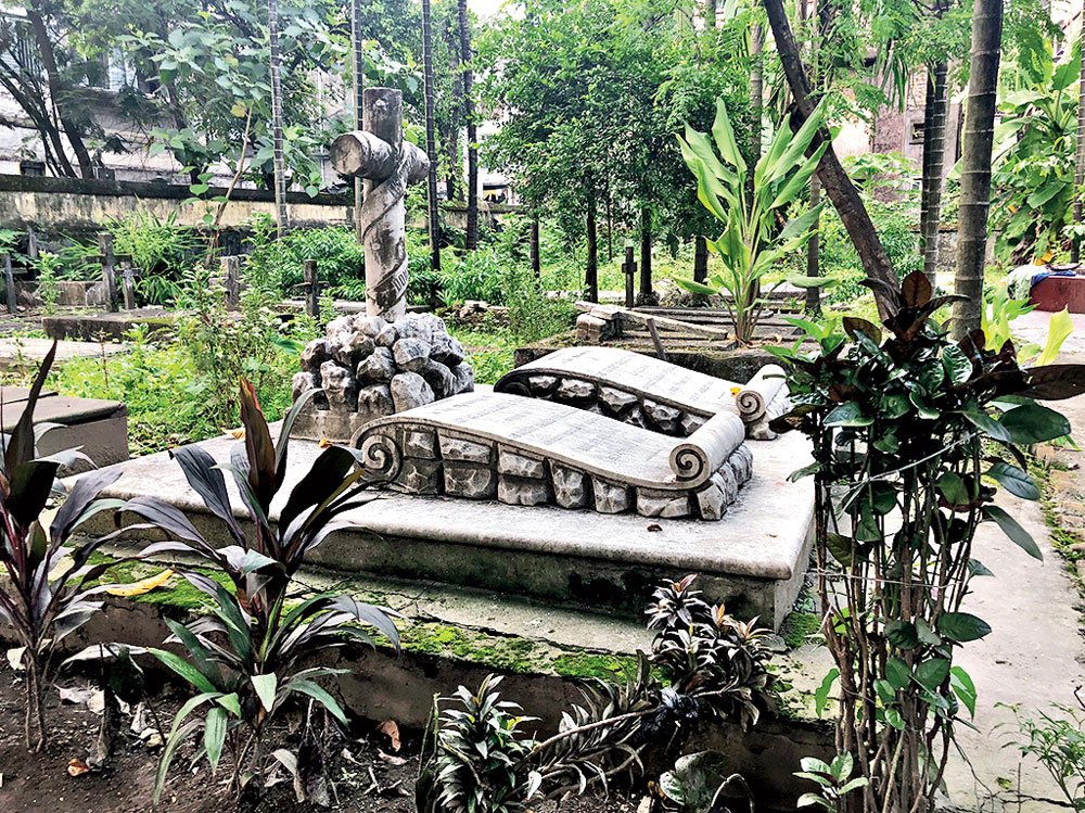 A tombstone in the cemetery at Phoolbagan