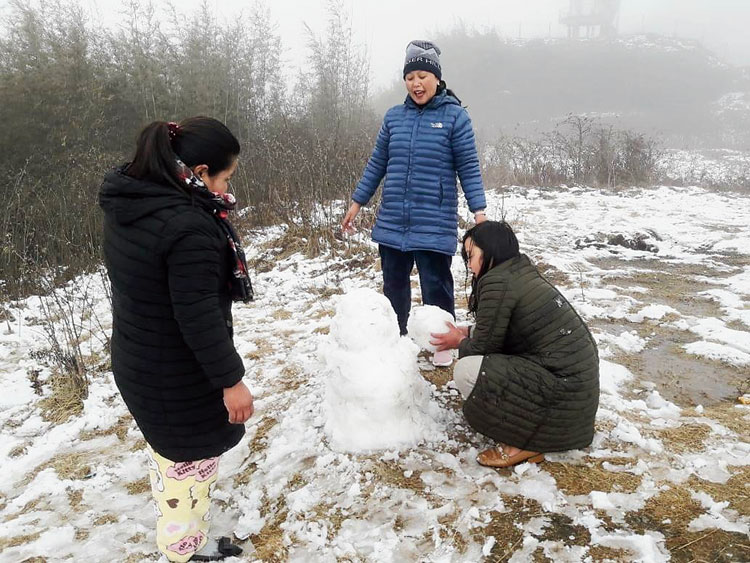 Residents make a snowman at Tiger Hill on Wednesday
