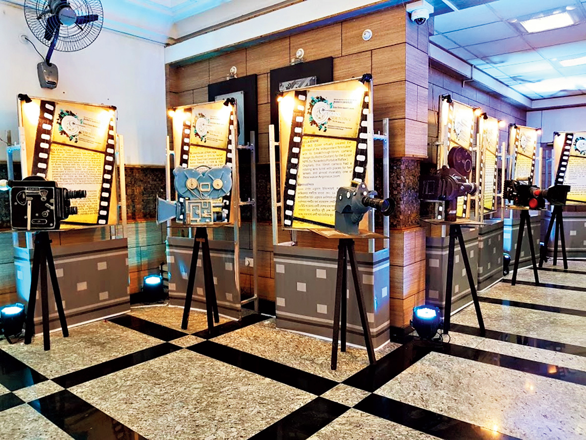 An exhibition on the evolution of movie cameras at the venue. 