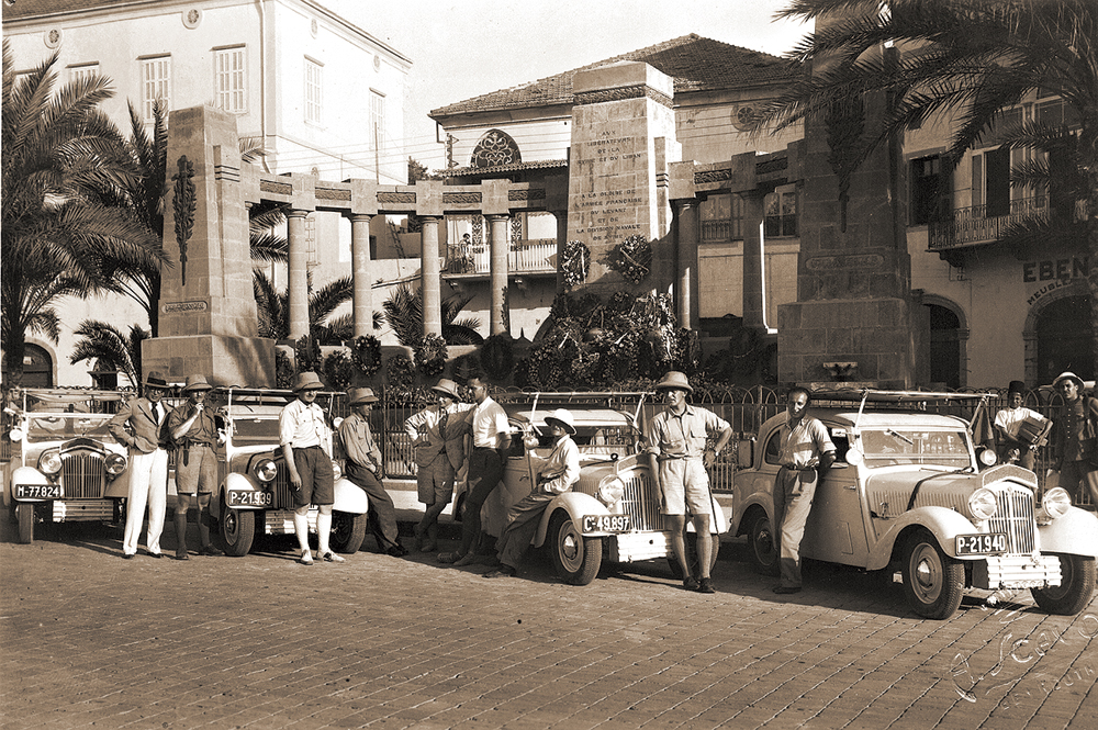 The cars in Calcutta in 1934