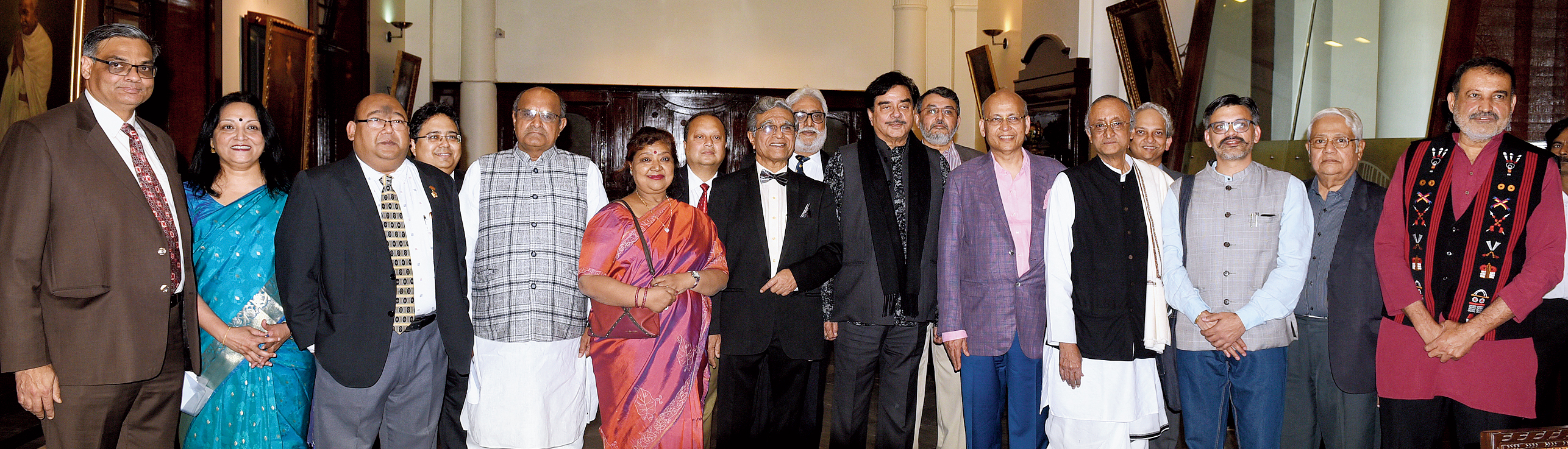 Committee members of Calcutta Club with the participants in the Subhas Bose Institute of Hotel Management presents Calcutta Club The Telegraph National Debate 2019, powered by Pan Bahar, on Sunday.
“A packed ground on a Sunday evening where there is no food, drink or any singing and dancing speaks volumes about the programme. The crowd stayed till the very end,” said club president Indrajit Roy.