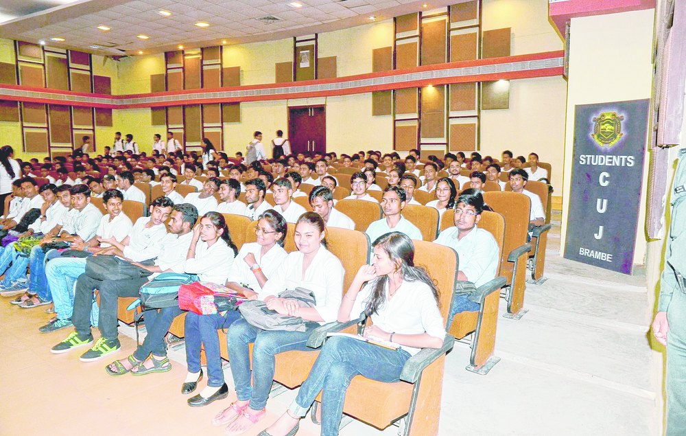 Freshmen Flock To Campus Quiet Telegraph India