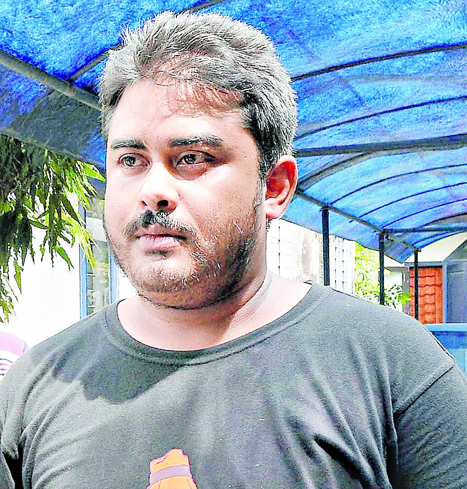 son-threat-finger-at-indrani-telegraph-india