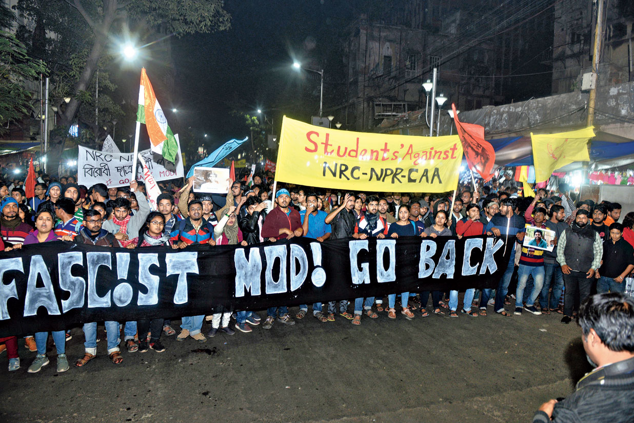 The largest group — a rally of over 2000 students — reached Esplanade at 6.30pm, close to four hours after it started from the Academy of Fine Arts. The students, mainly from Jadavpur University, were diverted at least thrice and came via Park Street and Rafi Ahmed Kidwai Road. But the rally was undeterred by the long detour. When it arrived in front of SN Banerjee Road, a thunderous roar of “halla bol” shot through the sky.