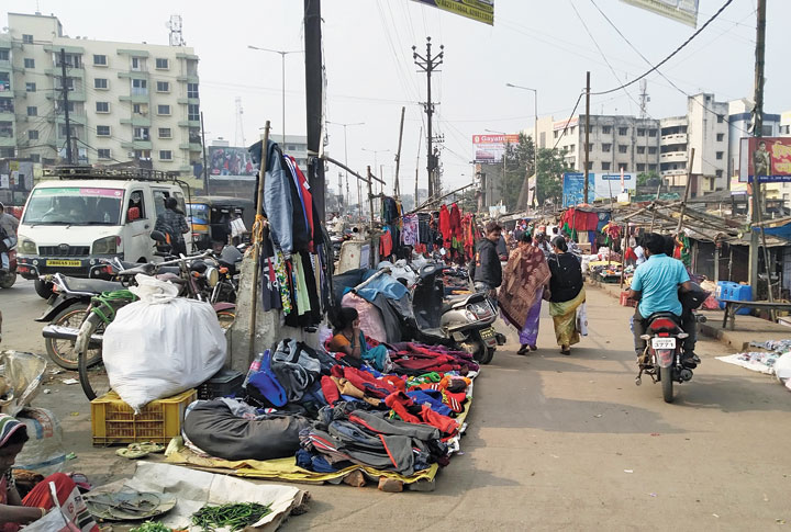 Readymade garment shops encroach upon the Tata-Kandra Road service lane near Gamharia in Seraikela-Kharsawan on Thursday. 
