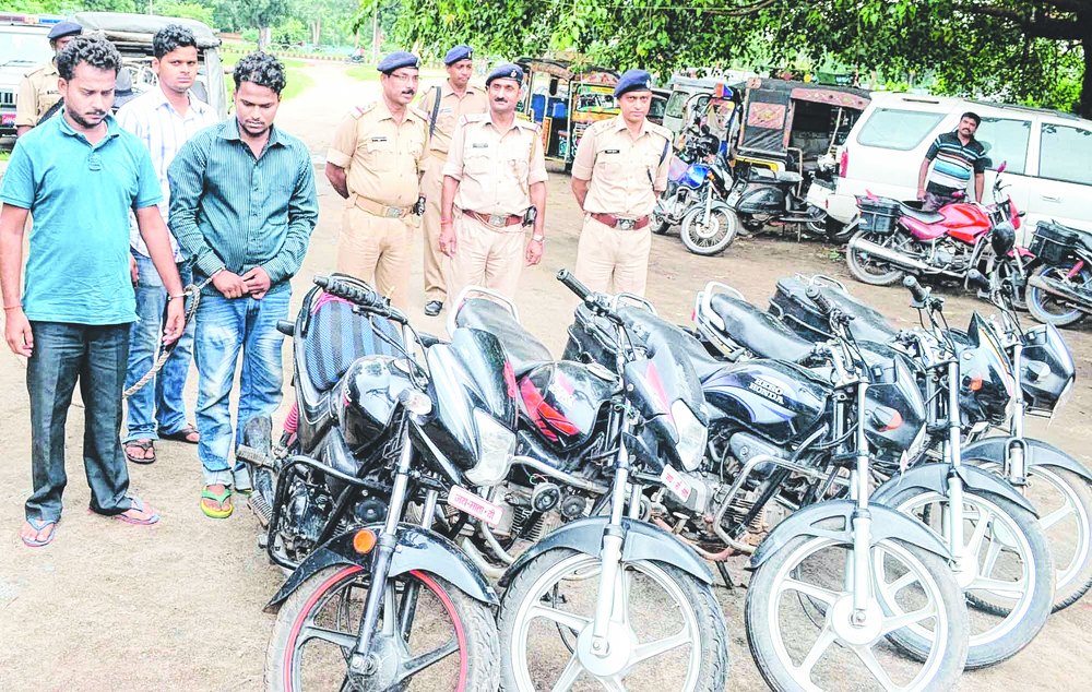 Bike thieves in cuffs - Telegraph India