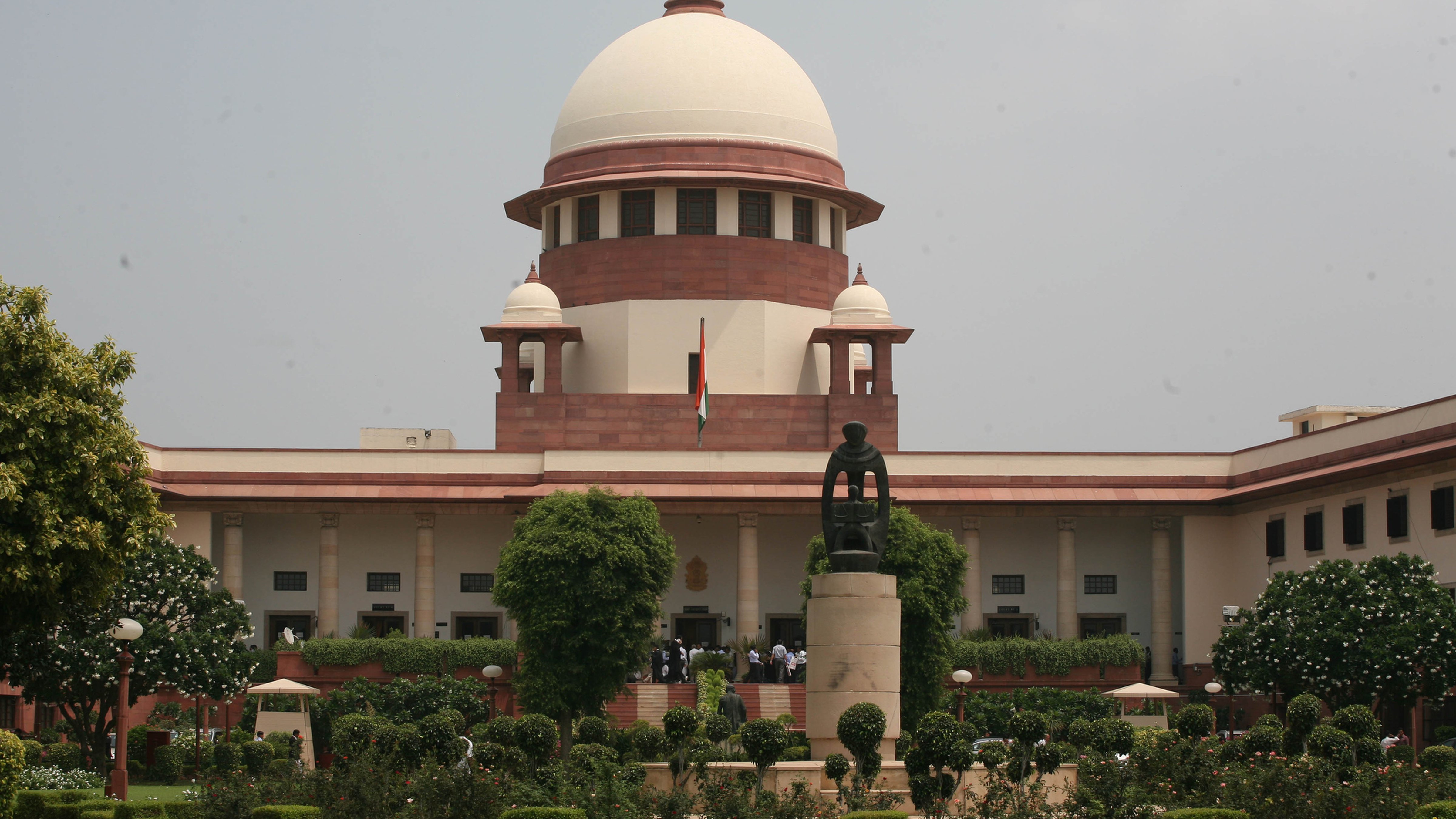 Supreme Court tells govt not to drag detention of illegal migrants