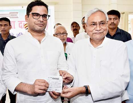  Prashant Kishor with Nitish Kumar on Sunday