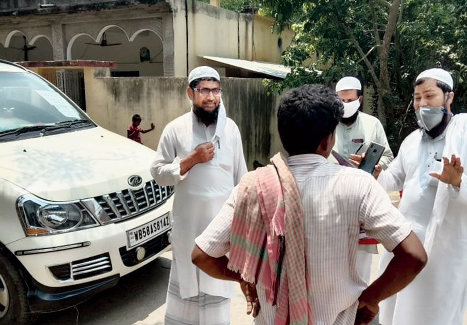 Imams speak to migrants who returned home in Murshidabad