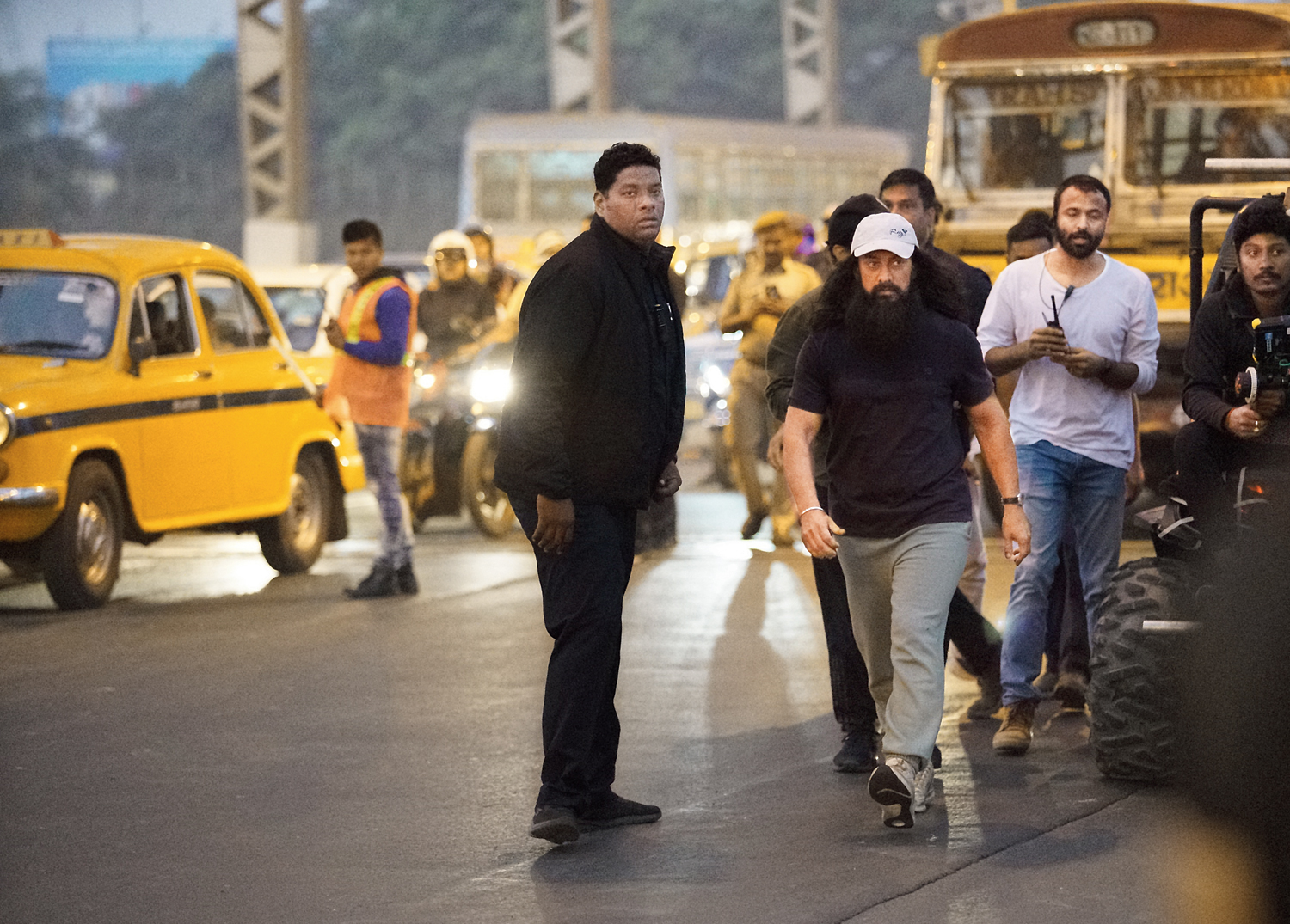 Aamir Khan on the streets of Calcutta