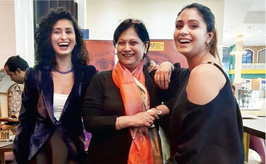 Satarupa Sanyal (centre), with her daughters Chitrangada Satarupa (left) and Ritabhari Chakraborty (right)
