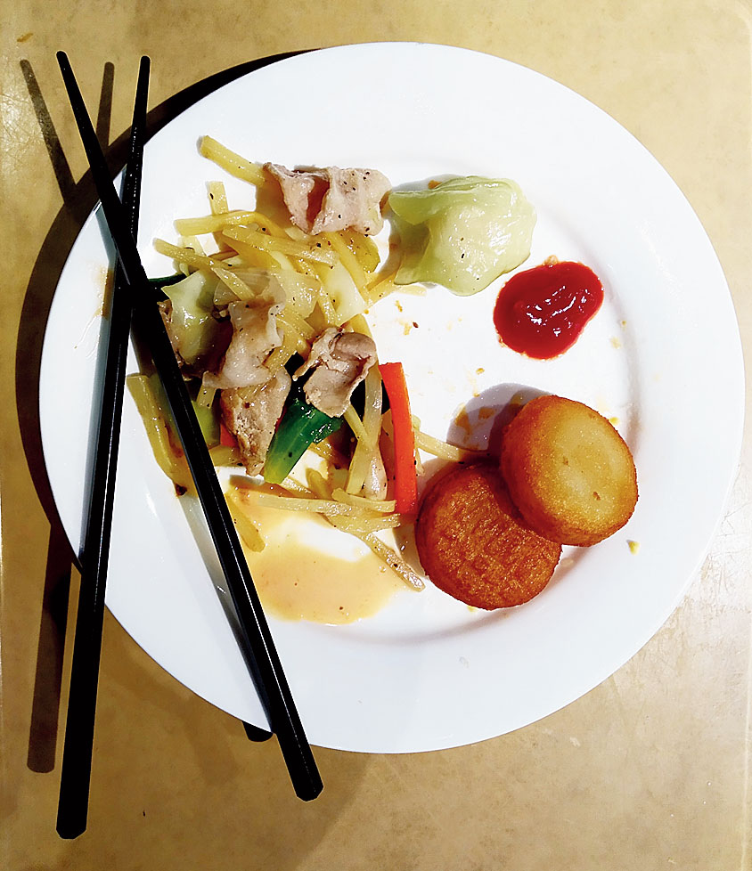 Japanese food, mastering the chopsticks!
