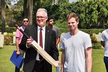 Ford with cricket star Steve Smith on Anzac Day at the Bhowanipore cemetery