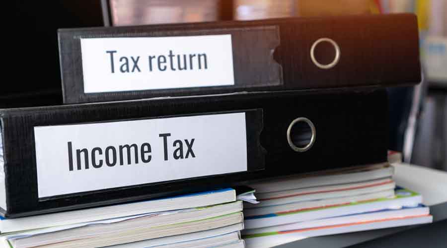 Centre extends last date for filing income-tax returns - to January 10 from December 31. 