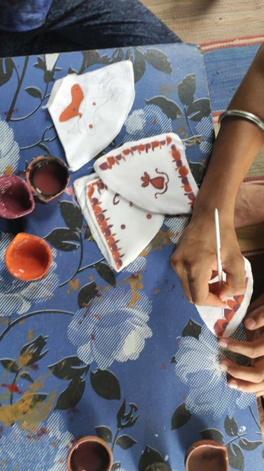 An Artist paints the mask in Hazaribagh
