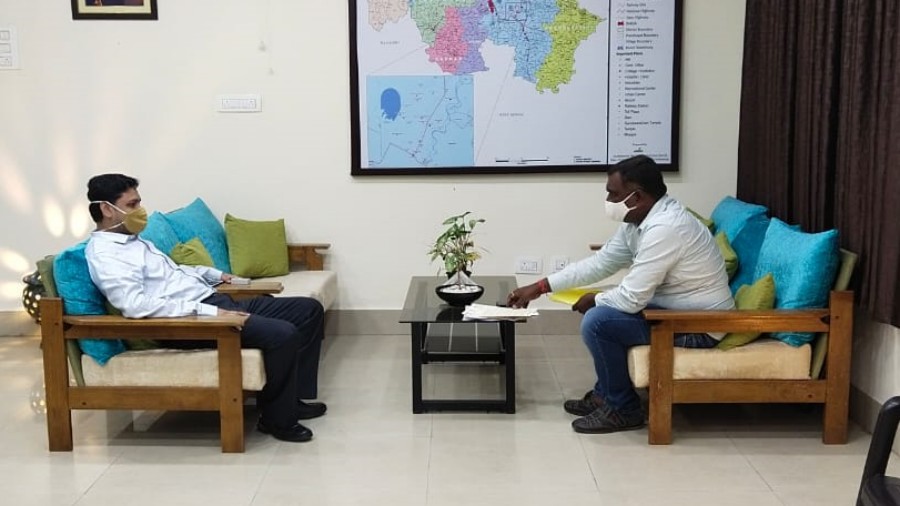 Chandankyari MLA Amar Bauri with deputy commissioner Rajesh Singh