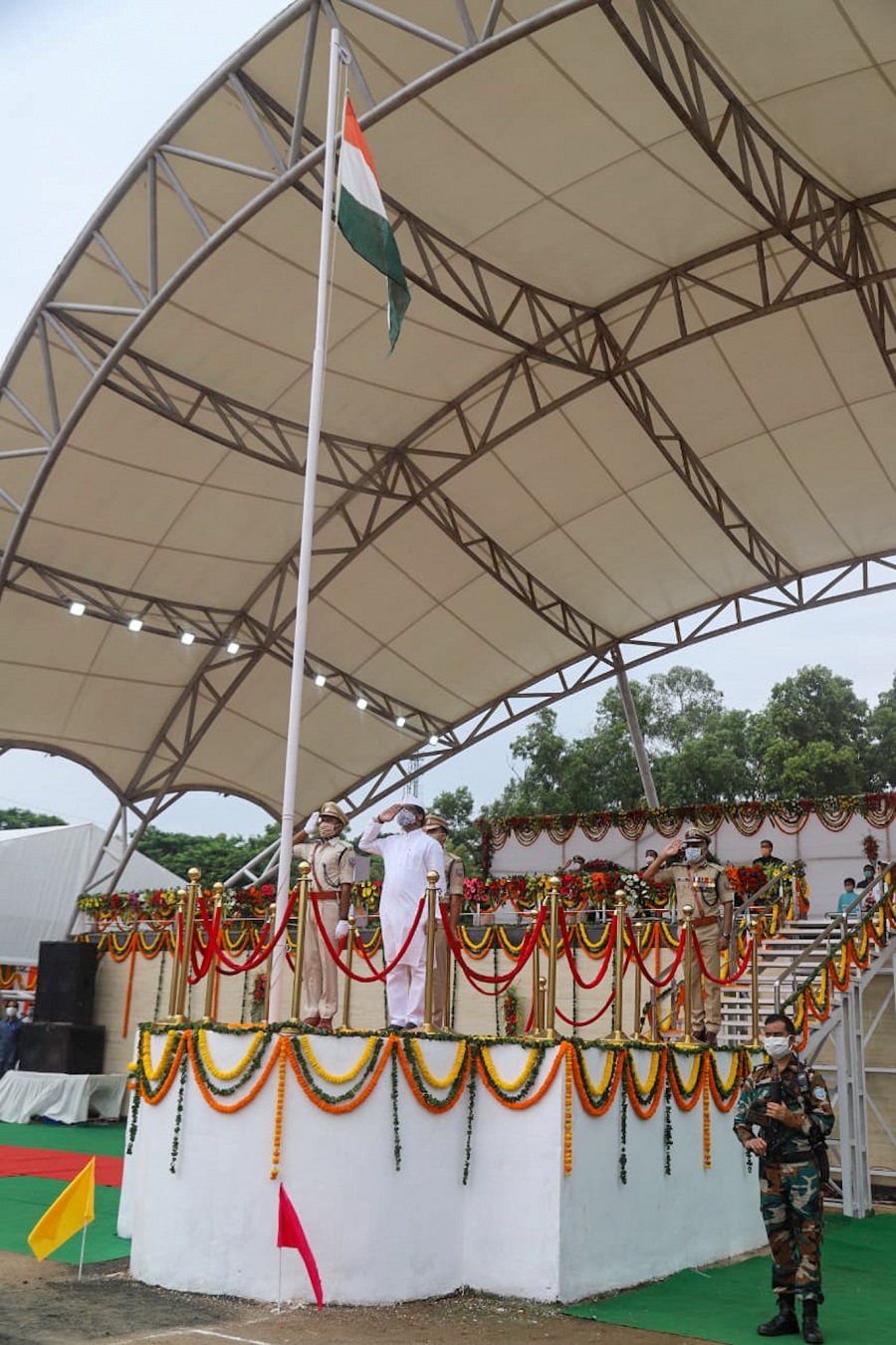 Chief Minister Hemant Soren hoisting the flag at main state function held on Independence Day at Morabadi Ground in Ranchi on Saturday
