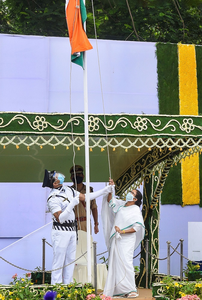 Bengal CM Mamata Banerjee hoists the national flag during the 74th Independence Day celebrations, at Red Road in Calcutta on Saturday